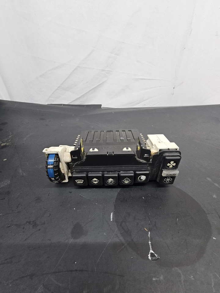 W123 OEM Climate Control 1238301285 1979-1985 300d 300td - Image 3 of 4