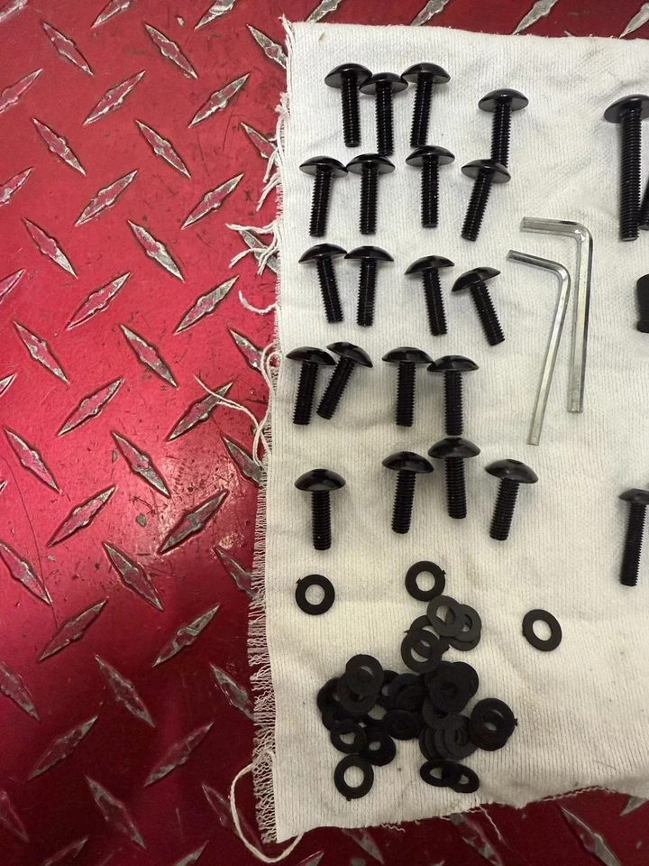 KIT DE PERNOS DE CARENADO UNIVERSAL DE 100 PIEZAS YANA SHIKI SUZUKI HONDA KAWASAKI YAMAHA Foto 4 de 4