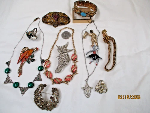 Lot o Vintage Costume Jewelry Lot Broken, Missing Parts, Pieces Craft or Repair