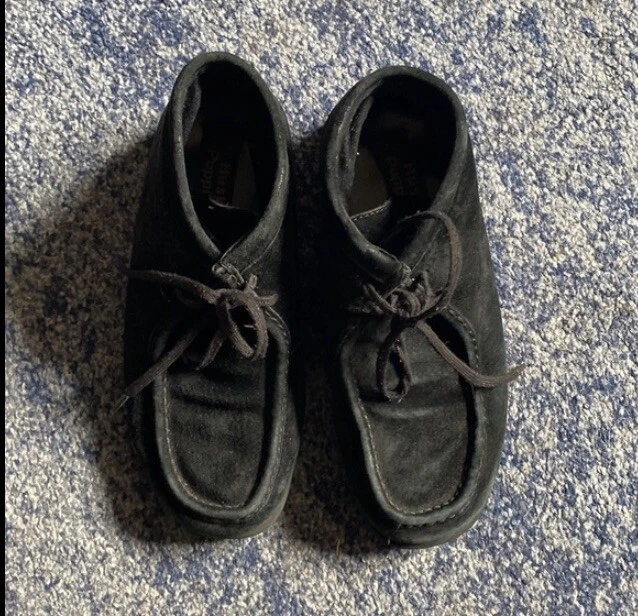 Hush Puppies Bridgeport Suede Black shoes Boy’s Size 4.5 - Image 3 of 4