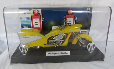 TOY ZONE - 1:10 Arlen Ness Motorcycles Ness-Stalgia Yellow in 14'' Plexiglas Case
