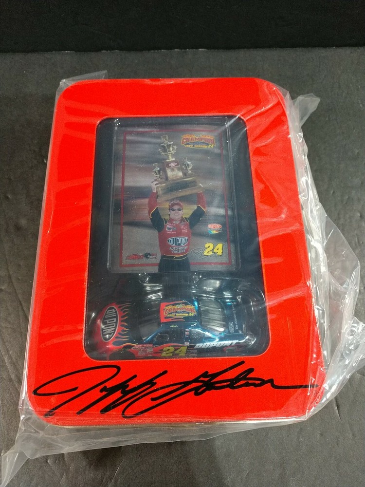 JEFF GORDON #24 Dupont / 2001 Winston Cup Championship 1:64 Monte Carlo in Tin