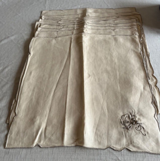 11 Servietten VINTAGE MADEIRA STIL ECRU BESTICKT "ECKIG" BEIGE A06