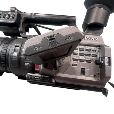 Sony DSR PD170 Camcorder Handheld DVCAM Professional 12x Optical