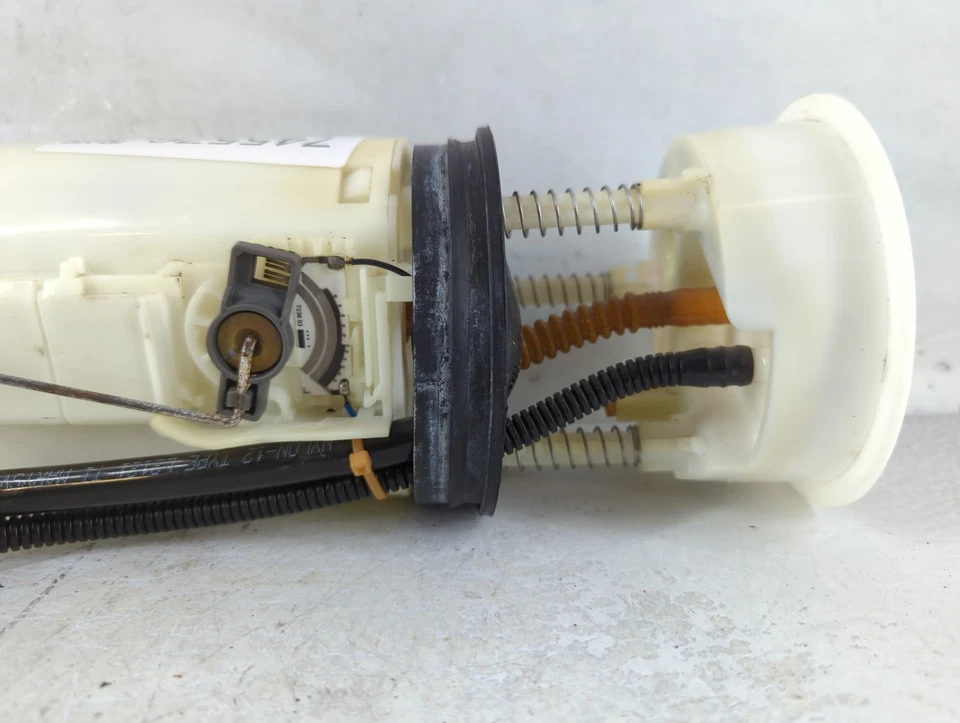 Conjunto de bomba de combustible eléctrica Mercedes-Benz Ml320 1998-2001 PN71L Foto 2 de 4