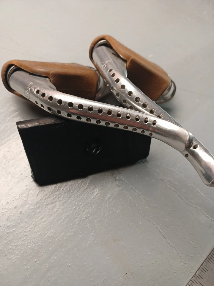 Palancas de freno Dia-Compe Vintage Drillium no aerodinámicas Mfg. Japón Regular 1981 estampado Foto 2 de 4