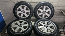 Satz Alufelgen mit Ganzjahresreifen Volvo 8646831 7Jx17 Satz Alufelgen mit Ganzjahresreifen Volvo 8646831 7Jx17