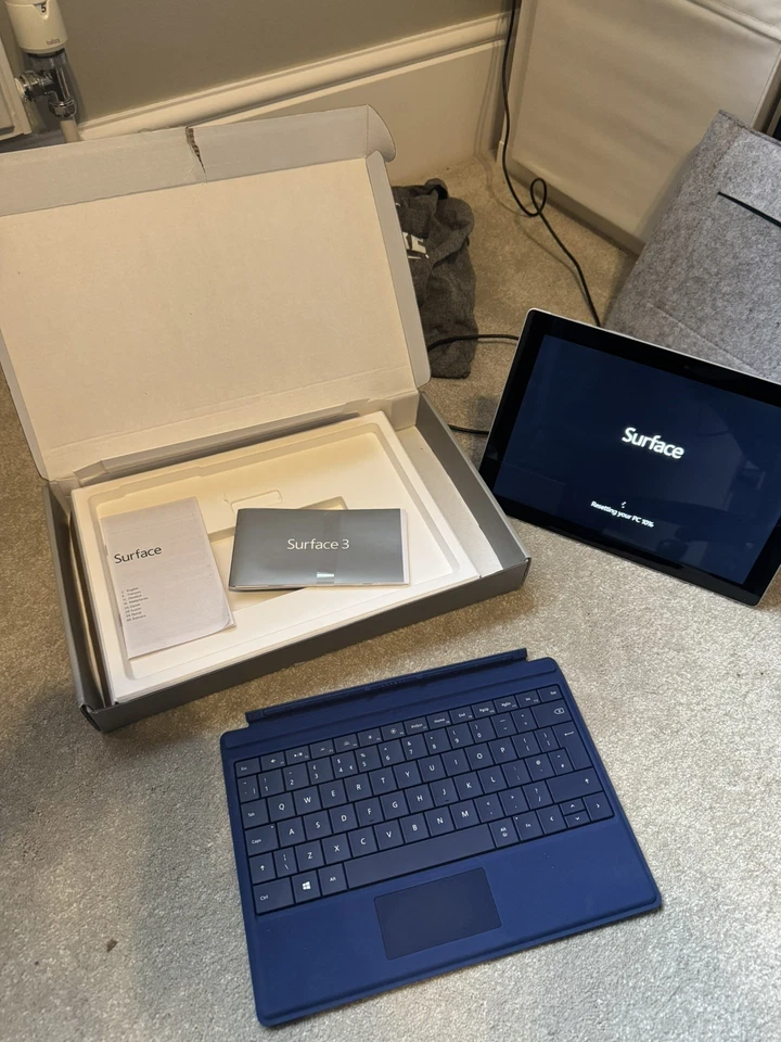 Microsoft Surface 3 Tablet  (Wifi & LTE)  Win 8.1 pro - Image 3 of 4