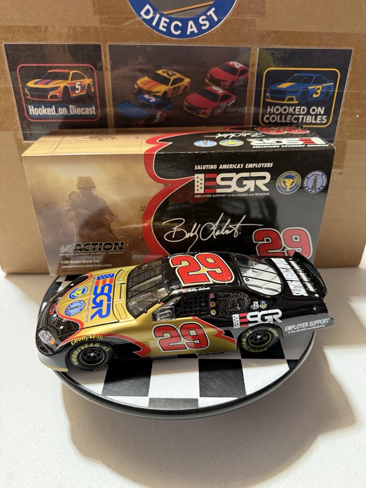 Bobby Labonte #29 ESGR ARMY RESERVES 2004 1/24 Nascar Diecast