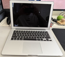 Apple MacBook Air 13-inch Early 2015 - 1.6 GHz i5 - 8 GB RAM - 128 GB SSD