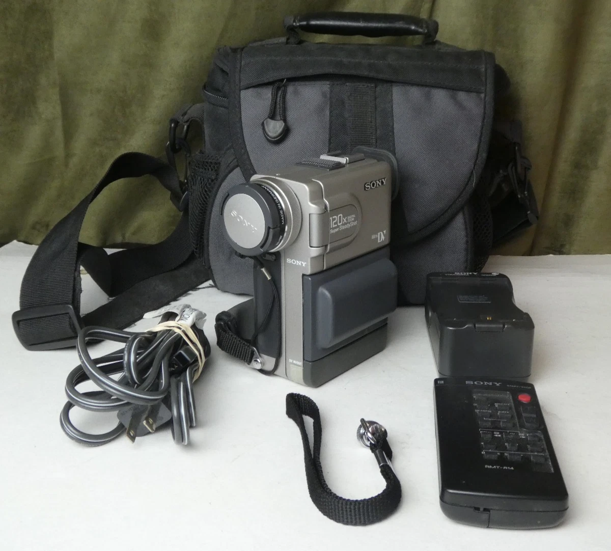 Sony HandyCam DCR-PC7 Mini DV Camcorder Digital Video Camera w
