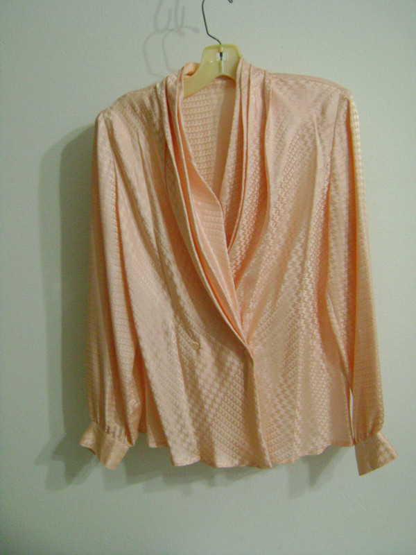 WOMAN'S VTG PETER NYGARD 100% SILK BLOUSE SHIMMY SOFT PINK SIZE 4 NEVER WORN