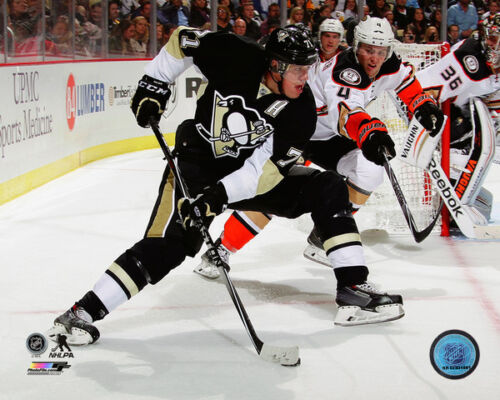 Foto d'azione Evgeni Malkin Pittsburgh Penguins NHL 8x10 con licenza  - Foto 1 di 1
