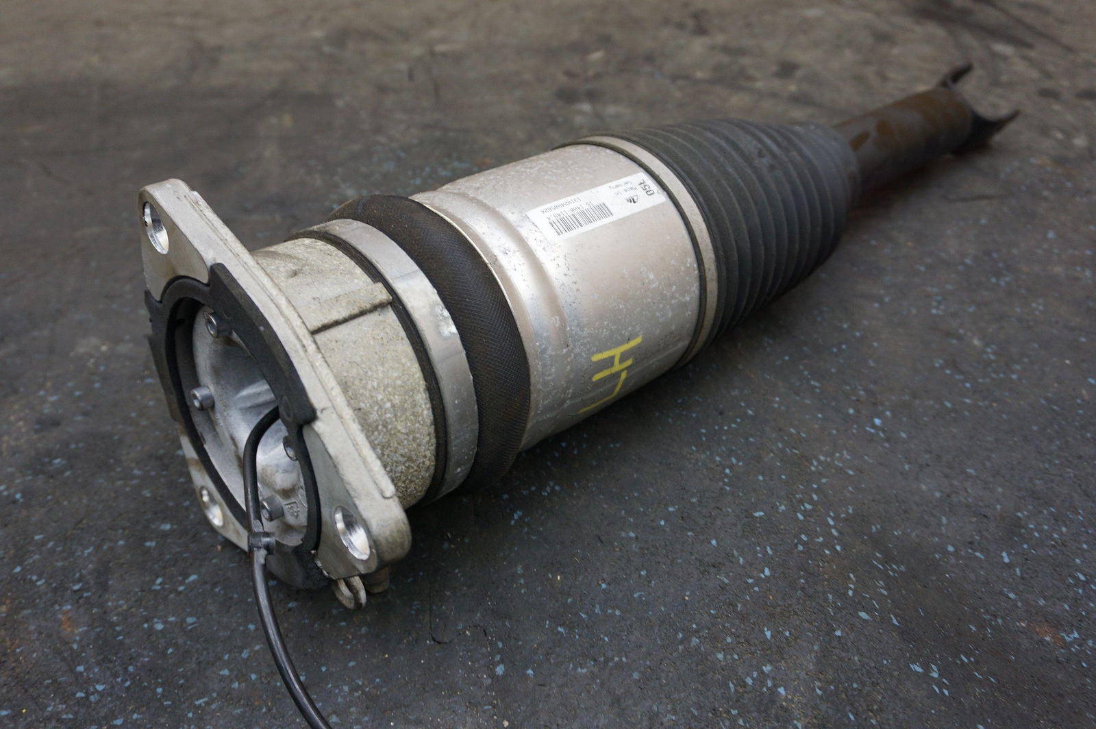 Rear Left Air Ride Spring Strut 4W0616001 Bentley Continental Flying Spur 2013+