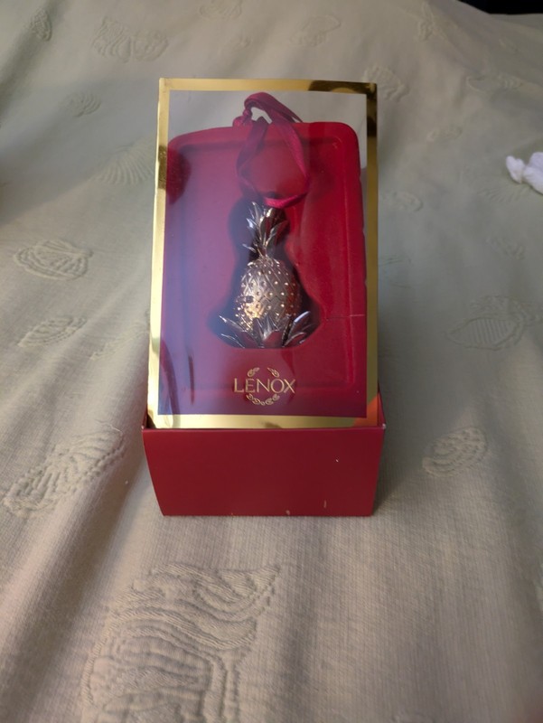 LENOX Williamsburg PINEAPPLE Hospitality TRINKET BOX Christmas Ornament In Box