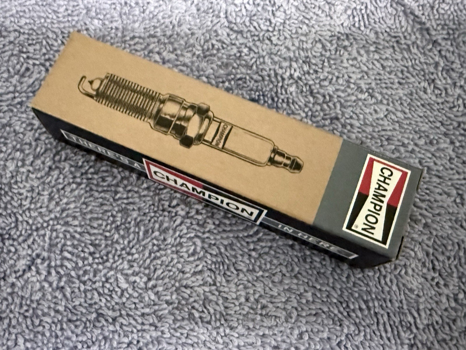 Champion RN14YC Genuine OEM Spark Plug New 2 Pack  405 Champion RC14YC