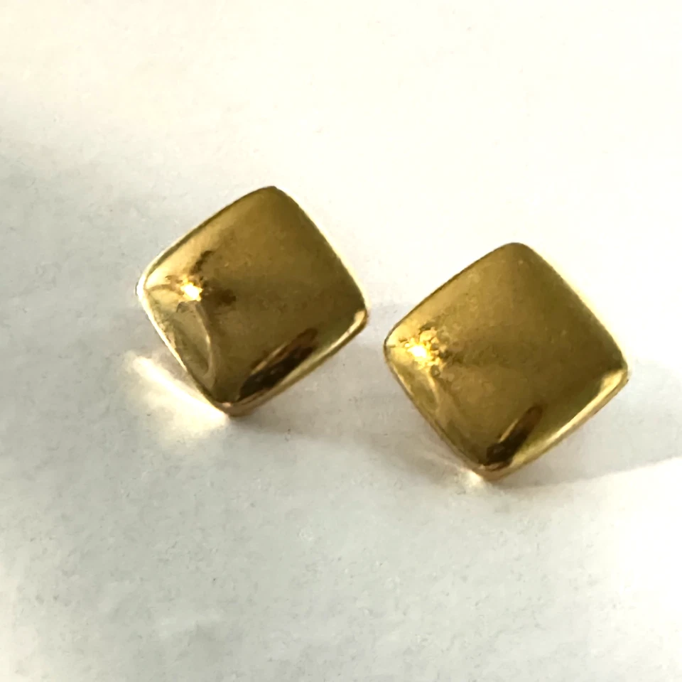 Hermosos Pendientes Vintage Corona Trifari Clip Cuadrados Tono Dorado Foto 4 de 4