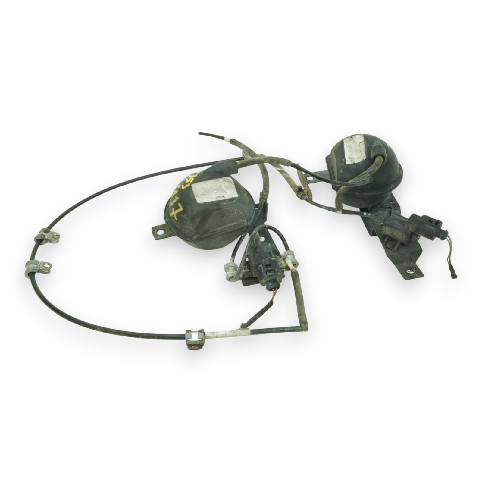 Bentley Continental GT 2003-2010 Right Vacuum reservoir P/N 3W0253674G