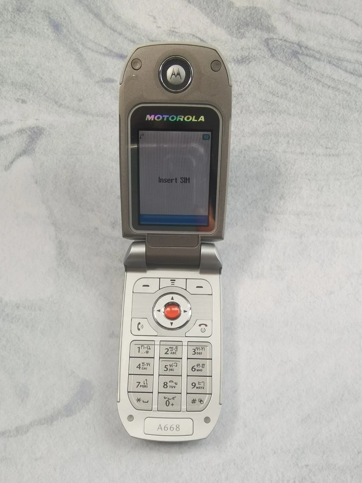 99%N ew Motorola A668(Unlocked) 2G  Foldable Flip Phone-Silver-Only 90g Weight - Image 3 of 4