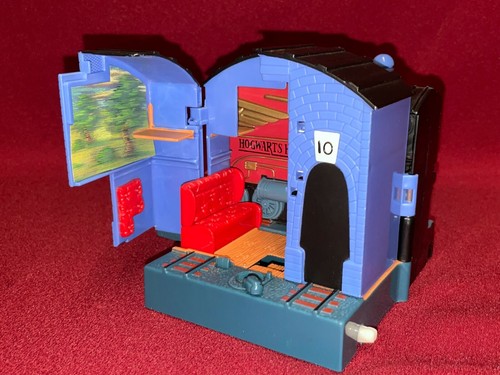Mattel Harry Potter Platform 9 3/4 World of Hogwarts Playset - Picture 3 of 3
