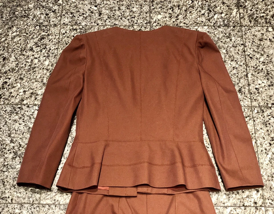 Traje Falda Marrón Oscar de la Renta Foto 4 de 4