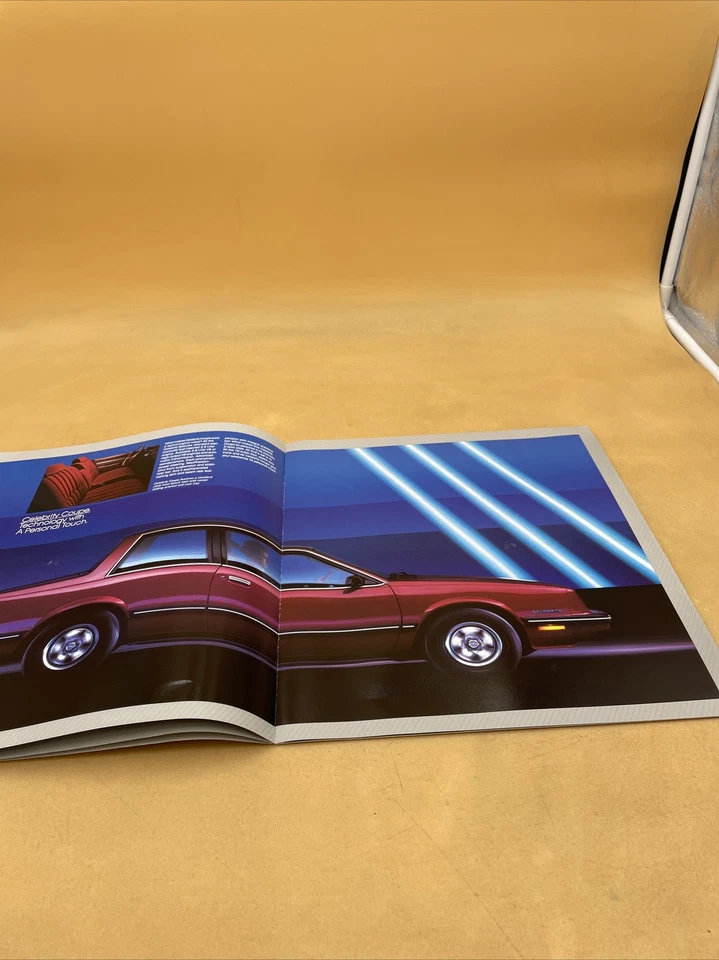 1984 CHEVROLET CELEBRIDADE REVENDEDOR ORIGINAL SHOWROOM FOLHETO DE VENDAS CATÁLOGO LIVRO - Imagem 4 de 4