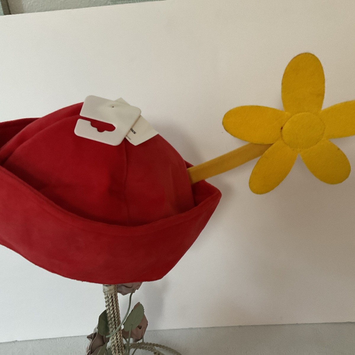 Disney Parks Minnie Mouse Yellow Flower Red Velour Hat  display picture 1