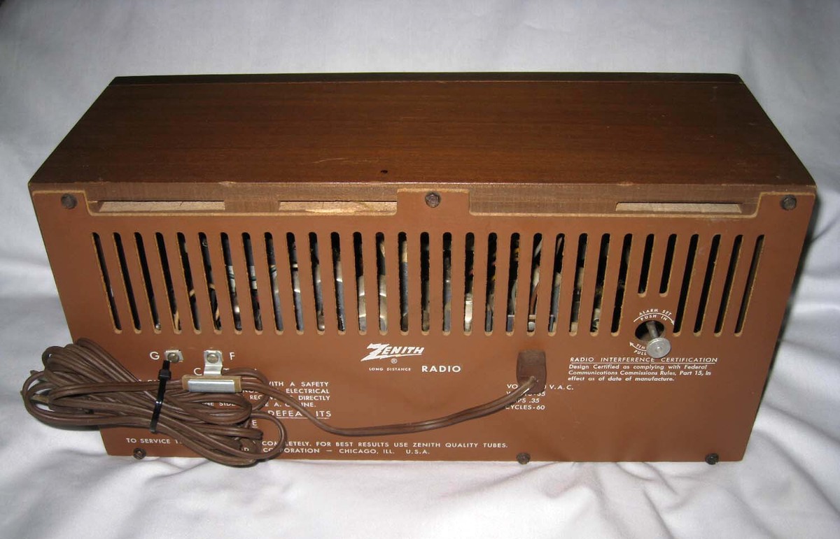 ZENITH ® Model X390 Chassis 7N06 Table Top Vacuum Tube Clock Radio