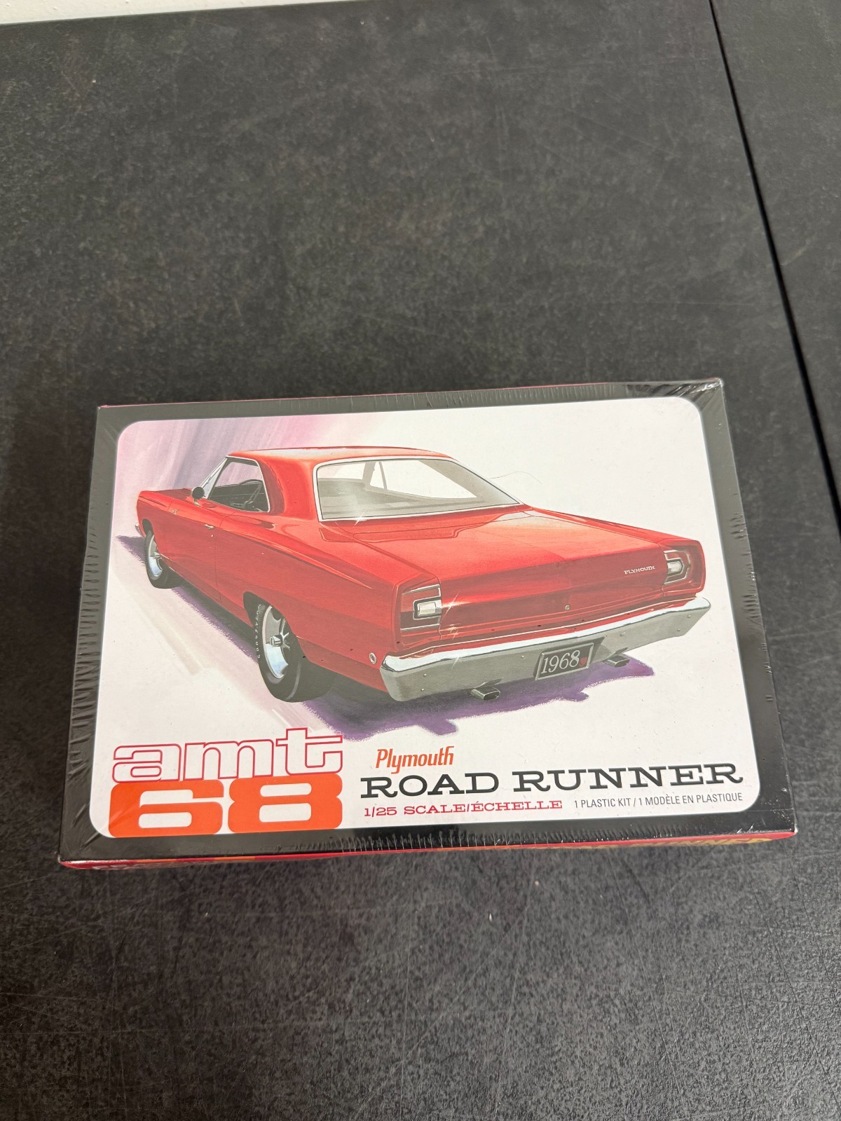 AMT 1968 Plymouth Road Runner 1/25 Scale Customizing Model K
