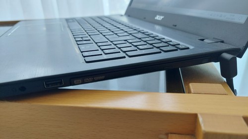 Acer Aspire E15 / Win10 / 8GB / 256 SSD / DVD / Akku defekt - Bild 3 von 4