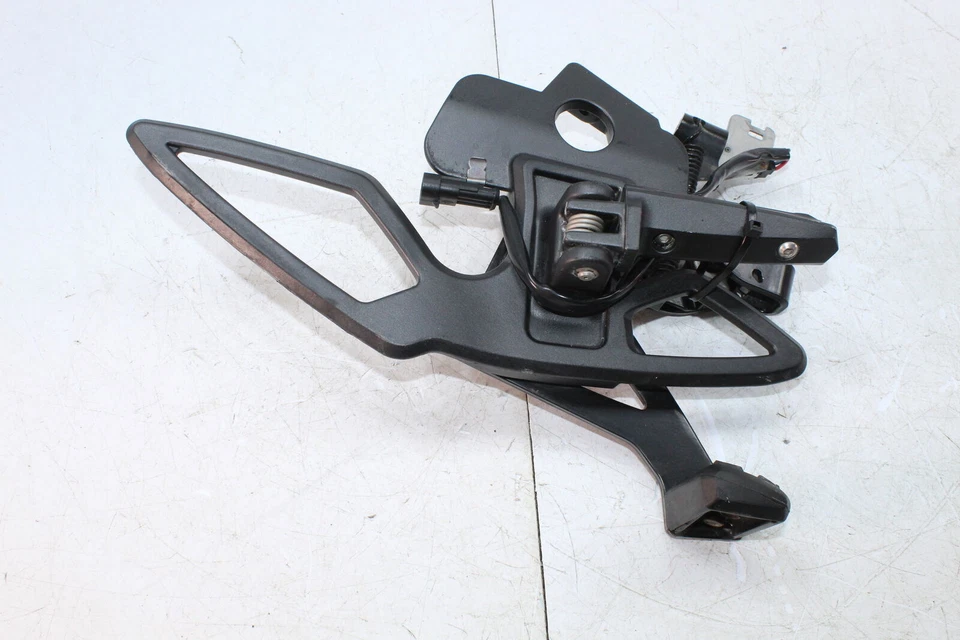 Can-am Spyder RS-S SM5 2012 reposapiés delantero izquierdo clavija paso 705004673 Foto 2 de 4