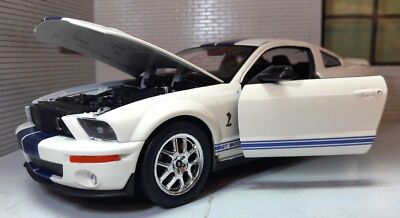 Ford Mustang 2007 GT Coupe weiß Shelby Cobra GT500 Welly NEX Maßstab 1:24 Modell