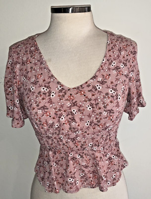 So Goods For Life Women's Pink Floral Size Small Short Sleeve Crop Top