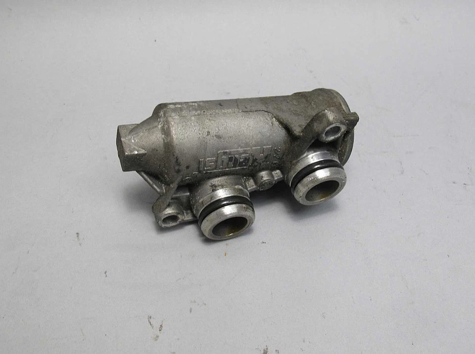 Soporte termostato enfriador de aceite de motor de fábrica BMW E63 650i E60 550i USADO OEM Foto 2 de 3