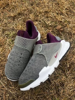 CLEAN Nike size 9 Mens Sock Dart Tech Fleece Mulberry shoes