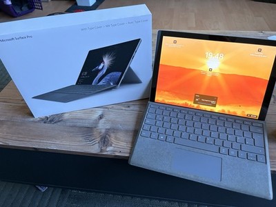 Microsoft Surface Pro 5 mit Type Cover, Windows 11, Deutsch