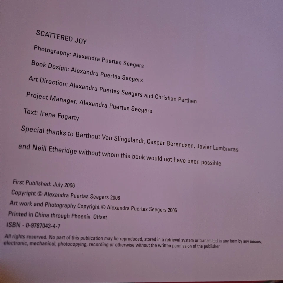 INSCRITO Alegría Dispersa Una celebración de mujeres/niños en Asia 2006 Seegers Foto 4 de 4