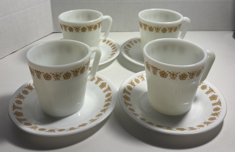 Vintage Pyrex Corning Butterfly Gold Coffee Tea Cups Mugs w/Saucers set of 4 USA
