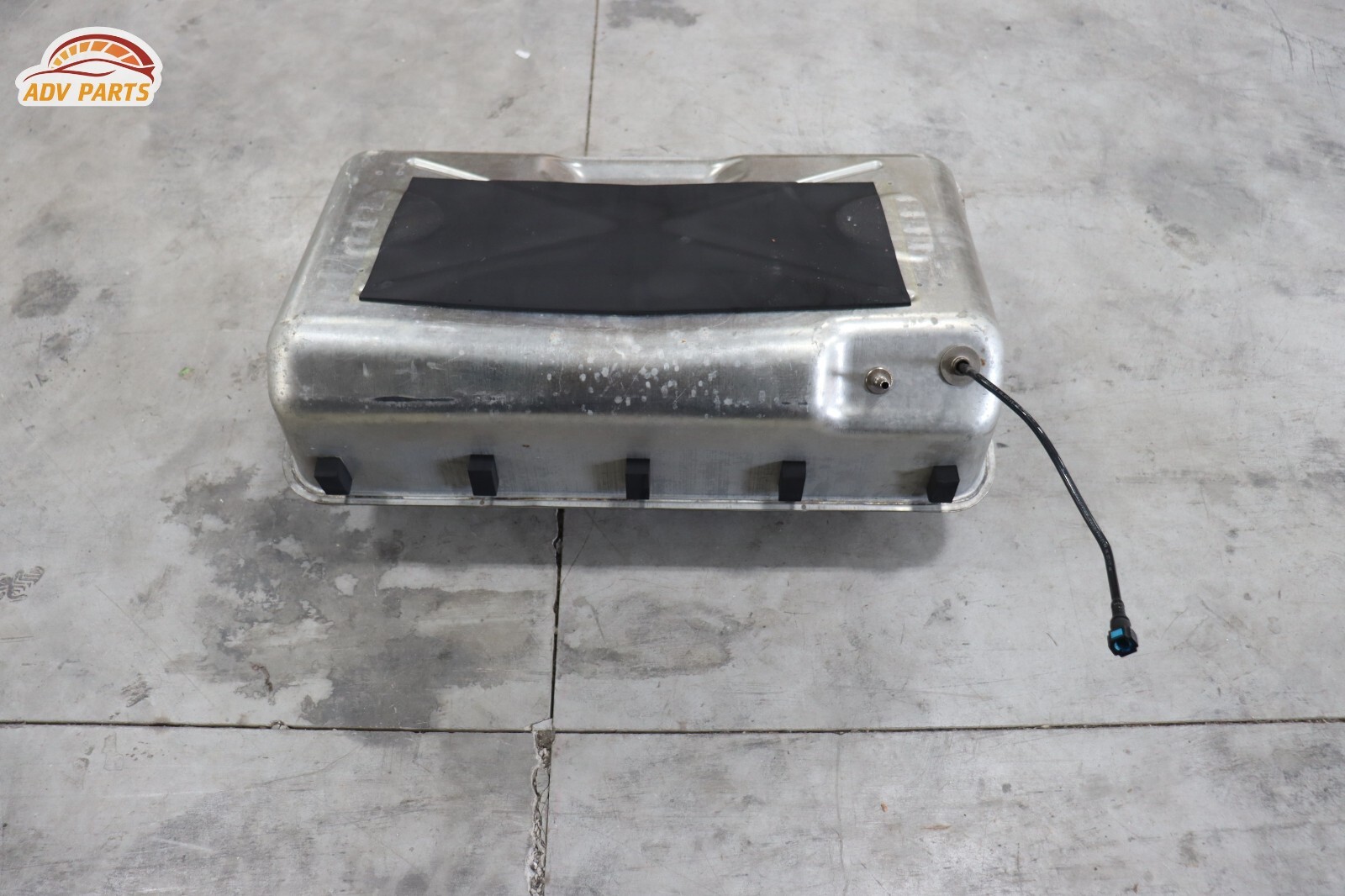 2007 - 2010 ASTON MARTIN V8 VANTAGE FUEL GAS TANK RESERVOIR OEM