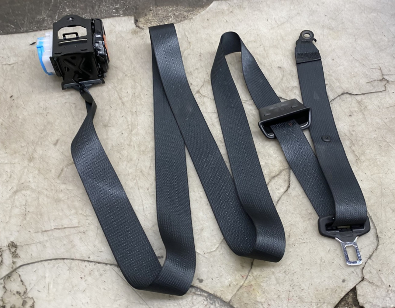 Aston Martin DBX 2020-2025 Rear Left Seat belt retractor P/N MY83611B74AB