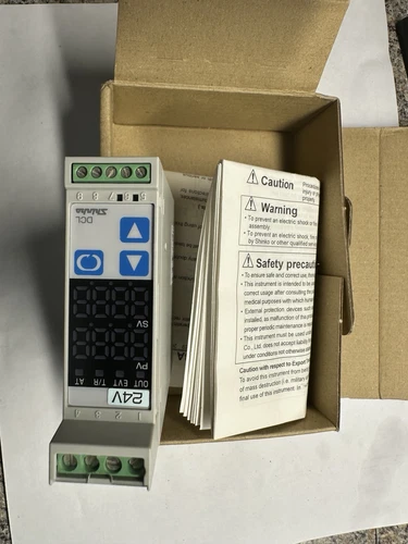 Shinko DCL-33A-A/M Multi-Range Temperature Controller 24V AC/DC 6VA 4-20mA DIN