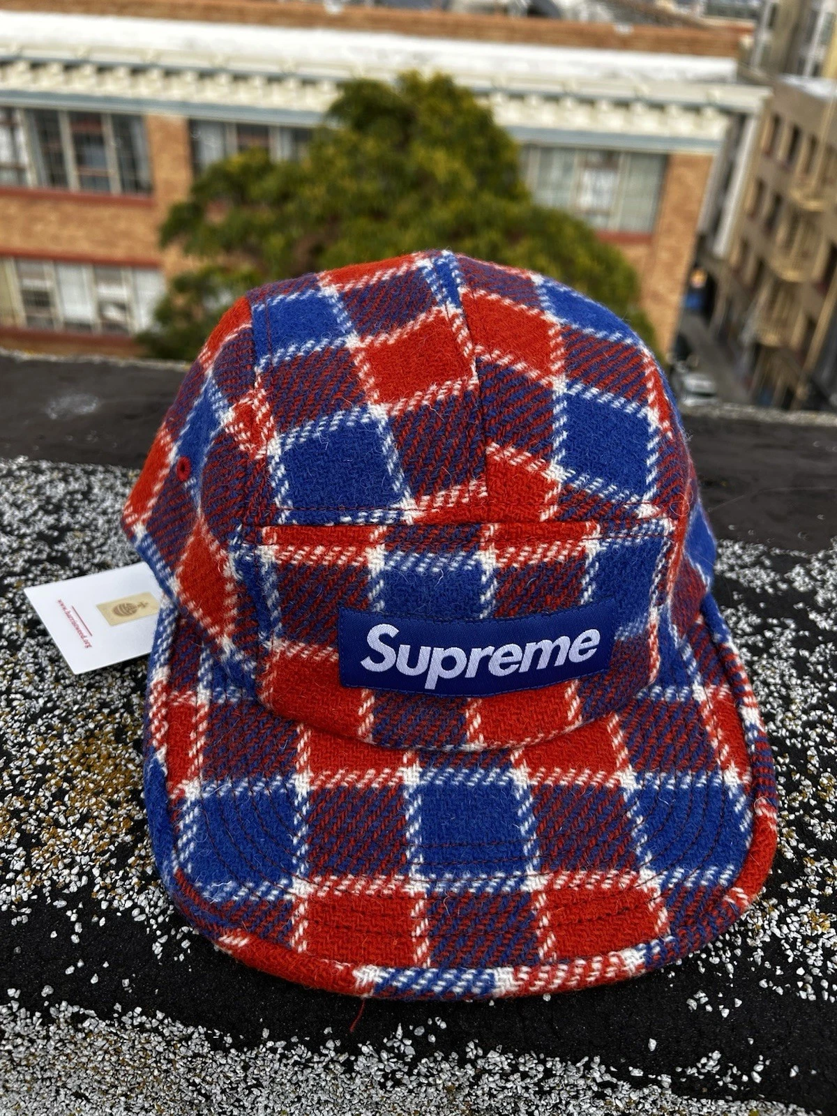 Plaid Supreme Harris tweed bleu et rouge, neuf avec étiquettes, prêt à expédier