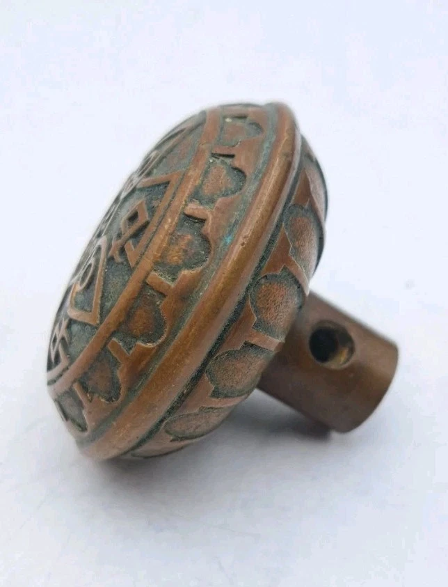 Antigua perilla de puerta victoriana ornamentada Eastlake latón fundido bronce herrajes de puerta antiguos Foto 4 de 4