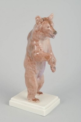 Erich Hösel for Meissen, Germany. Porcelain figure of a standing bear. 1908.