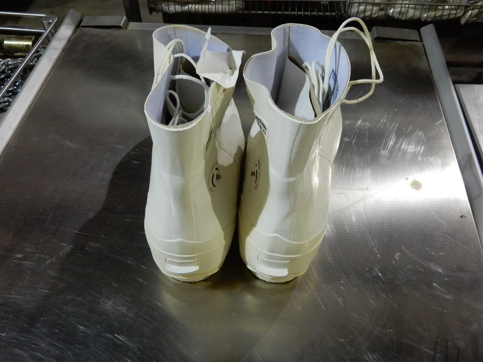 Botas militares de EE. UU. MICKEY MOUSE Temperatura Fría Extremada, BLANCAS, ¡Botas de conejito sin usar! Foto 3 de 4