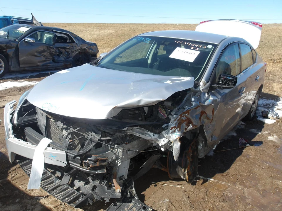 Used Front Right Lower Lower Control Arm Front fits: 2015 Nissan Sentra Front Ri Foto 2 de 4