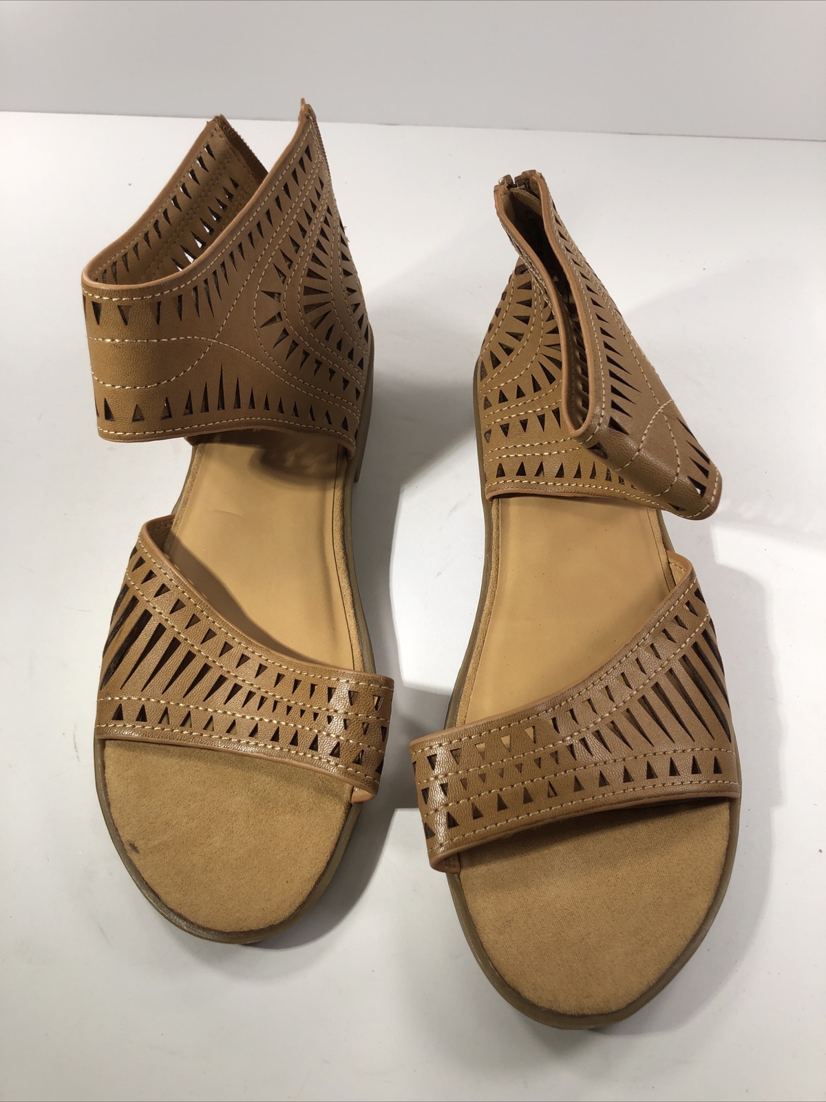 Bare traps Women Beige Sandals Size 8 SKU 4155 eBay