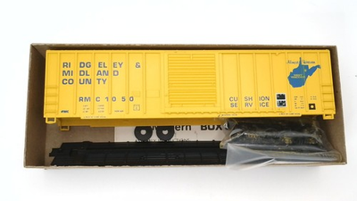 #ad HO Roundhouse Ridgely amp; Midland County 50 Foot Single Door Box Car Kit 1050 $18.99