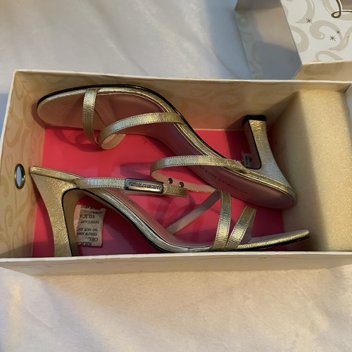 Sandalo scarpa vintage Victoria’s Secret tacco cinturino oro donna 7,5-8 nuovo con scatola - Foto 7 di 9