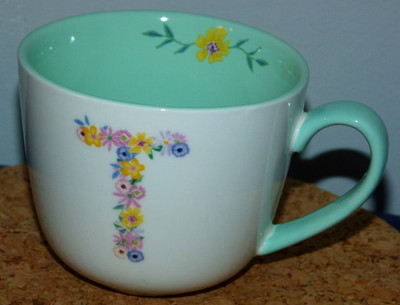 Tesco Kasha Alphabet Buchstabe ''T'' Aqua Floral Fine China Frühstückstasse/Teetasse